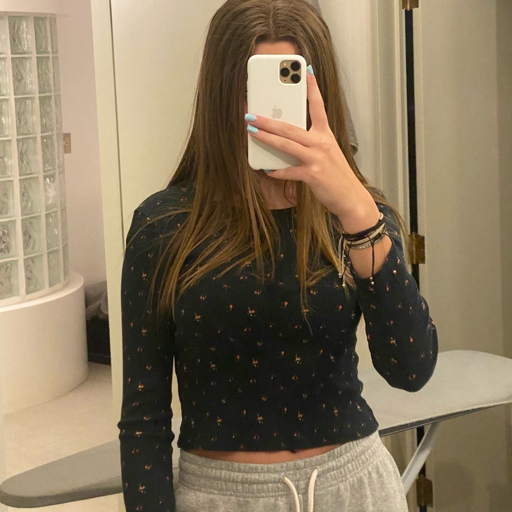 tight long sleeve shirt